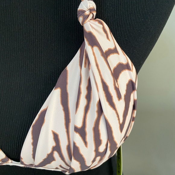 Gianni Bini Blush Pink Animal Print Swimsu… - Picture 2 of 4